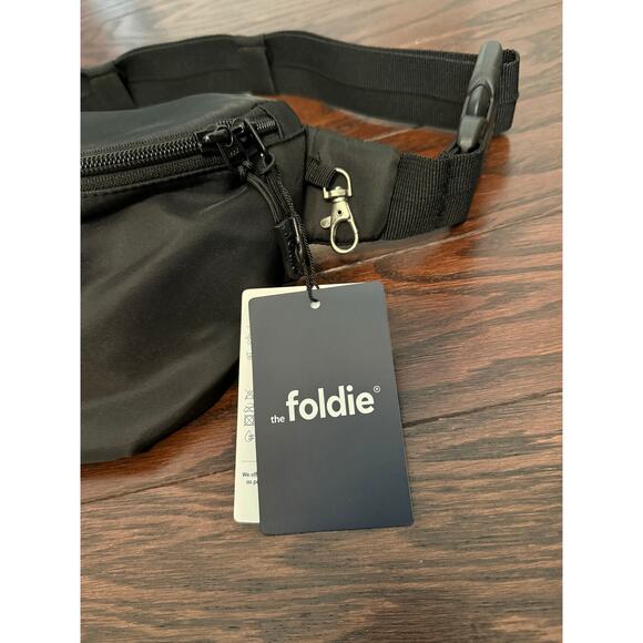 The Foldie® Crossbody black NWT  travel safe RFID waist Fanny pack - Picture 7 of 11